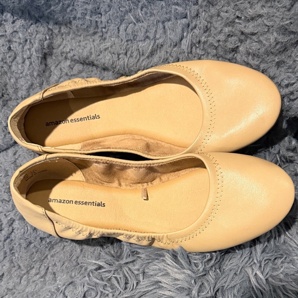Amazon Essentials Women's Tan Ballet Flats